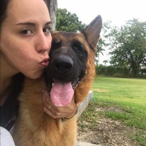 Meet your Posher, Estefania